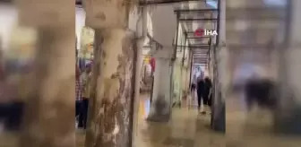 Tarihi Kapalıçarşı'yı su bastı, esnaf zor anlar yaşadı