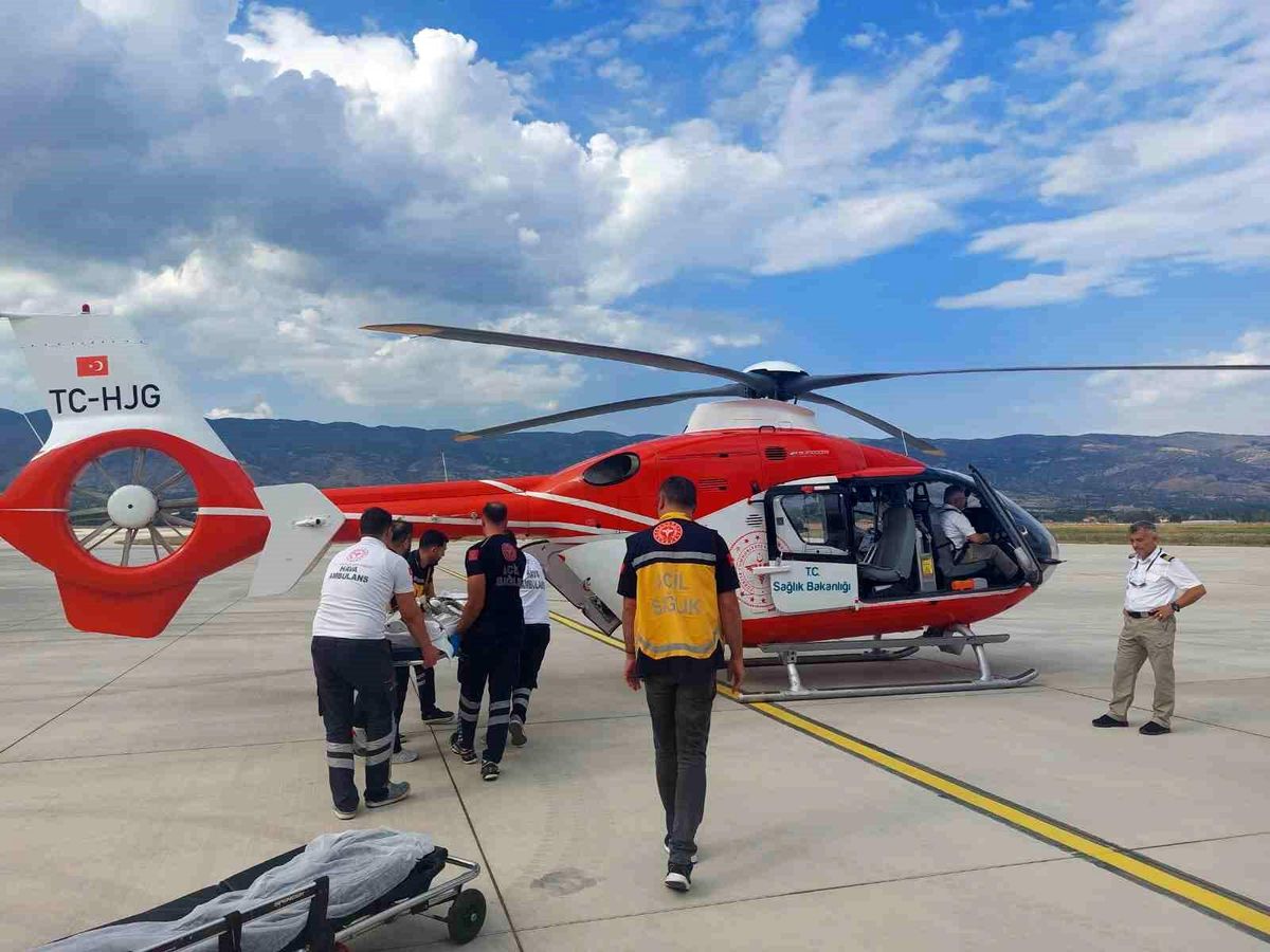 Tokat'ta trafik kazasında yaralanan N.B. ambulans helikopterle Ankara'ya nakil edildi
