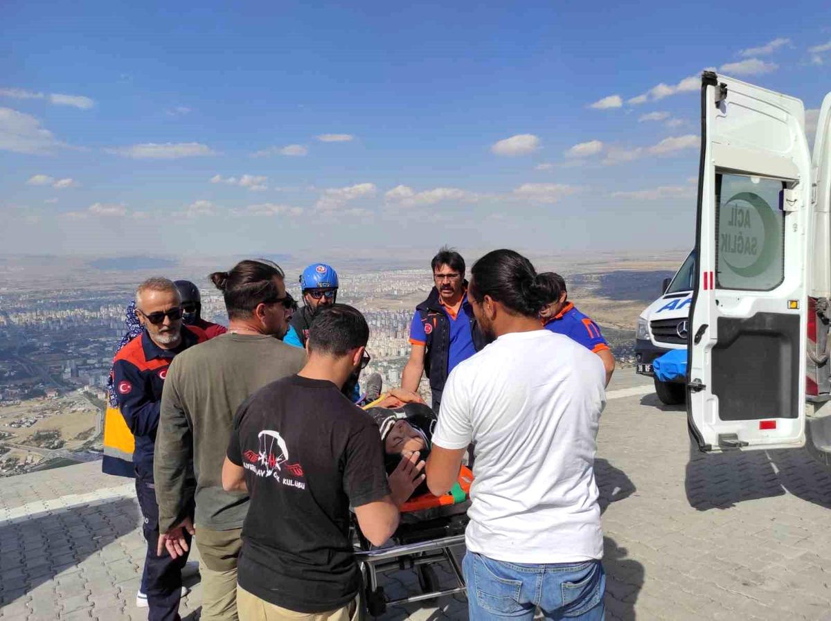 Kayseri'de Yamaç Paraşütü Kazası: 2 Kişi Yaralandı