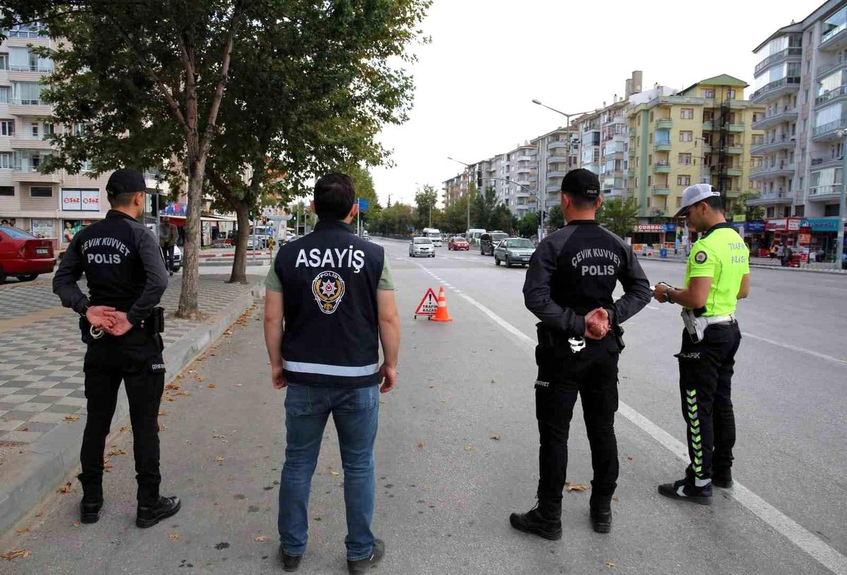 Afyonkarahisar'da 'şok' uygulamasında 24 araca para cezası kesildi