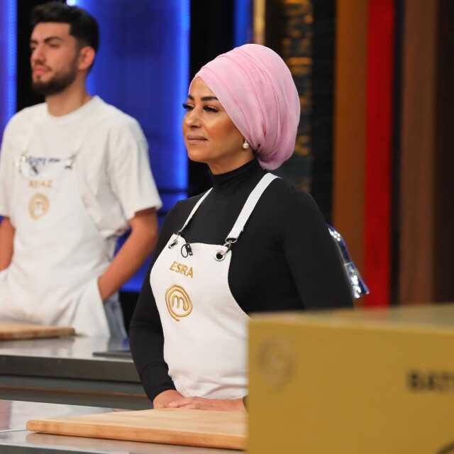 Abartılı makyajlarıyla tanınan MasterChef Esra, ilk kez doğal haliyle kamera karşısına geçti Abartılı makyajlarıyla tanınan MasterChef Esra, ilk kez doğal haliyle kamera karşısına geçti
