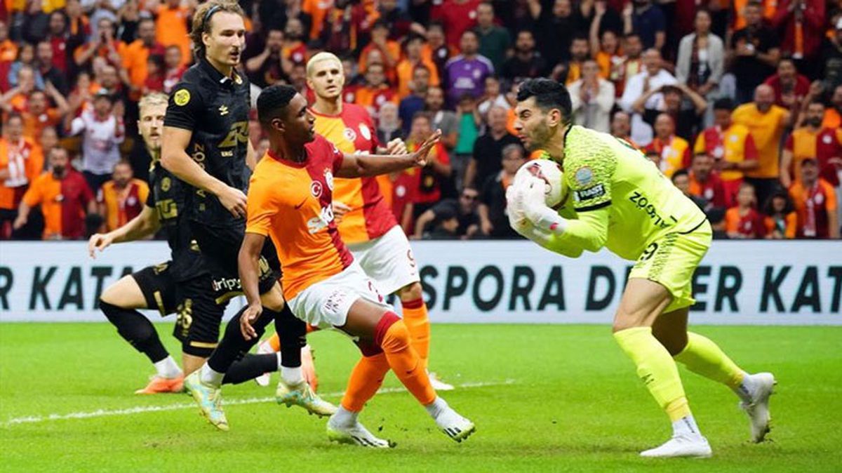 Ankaragücü kalecisi Bahadır Güngördü, Galatasaray'a ilk yarıda geçit vermedi