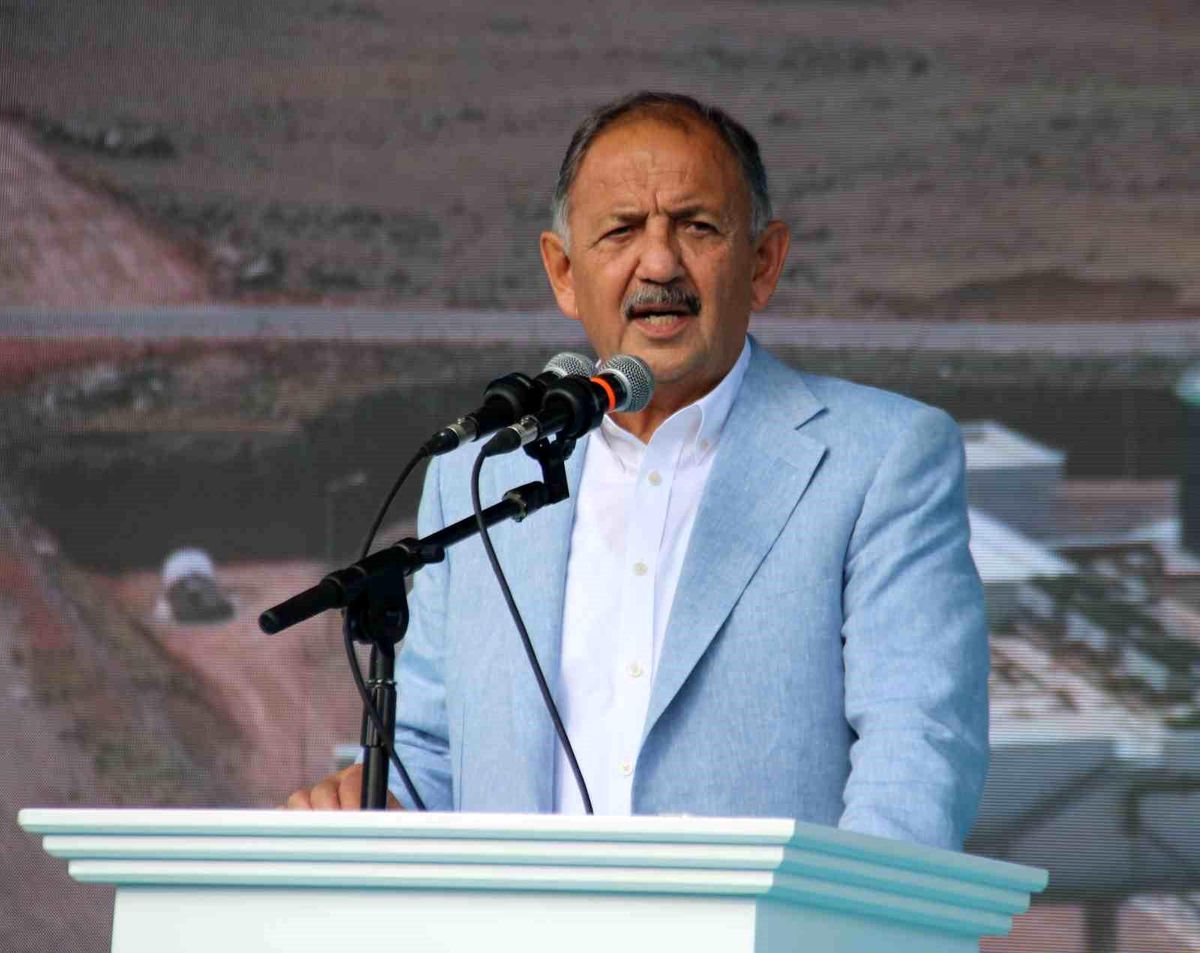 Bakan Özhaseki: 'Konutlar bitmek üzere, önümüzdeki aydan itibaren depremzede vatandaşlarımıza vereceğiz'