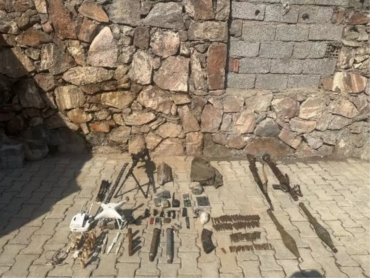 Bitlis'te PKK'ya yönelik operasyonda çok sayıda silah ve mühimmat ele geçirildi