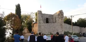 Düzce'deki Ceneviz Kalesi'ni Güney Kore, Hindistan ve Almanya'dan turist kafilesi ziyaret etti