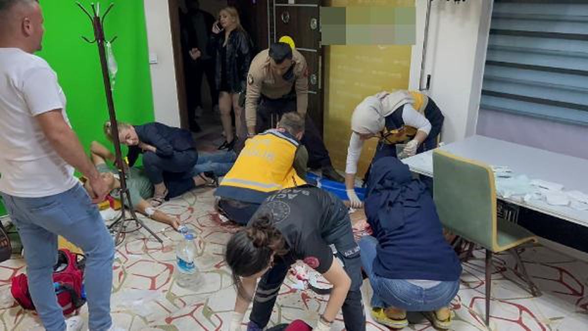 Sigara İzmariti Yüzünden Komşu Esnaf Arasında Kavga: 4 Yaralı