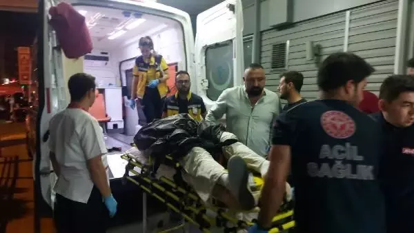 Rap şarkıcılarının minibüsü kaza yaptı, 7 kişi yaralandı Rap şarkıcılarının minibüsü kaza yaptı, 7 kişi yaralandı