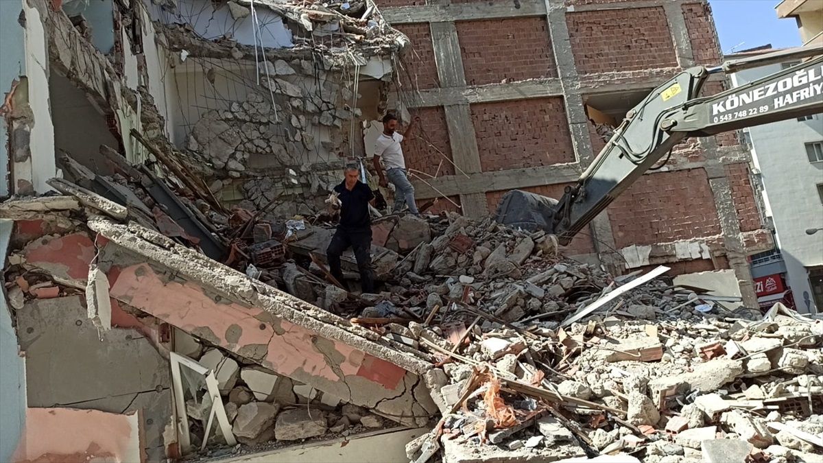 Malatya'da enkaz altında kalan kedi yavrusu itfaiye tarafından kurtarıldı