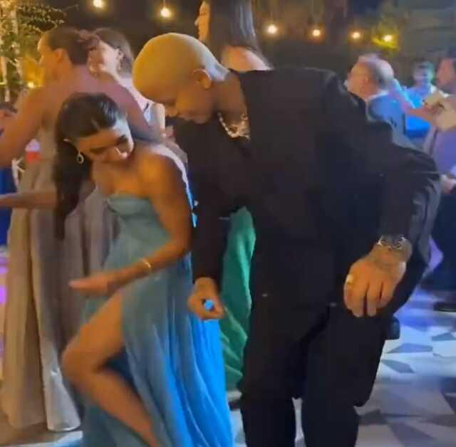 Melissa Vargas ve Zehra Güneş'ten milli voleybolcunun düğününe damga vuran Erik Dalı performansı Melissa Vargas ve Zehra Güneş'ten milli voleybolcunun düğününe damga vuran Erik Dalı performansı