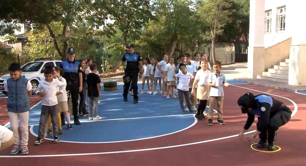 Kocaeli Emniyet Müdürlüğü Minik Öğrencilere Polislik Mesleğini Tanıttı