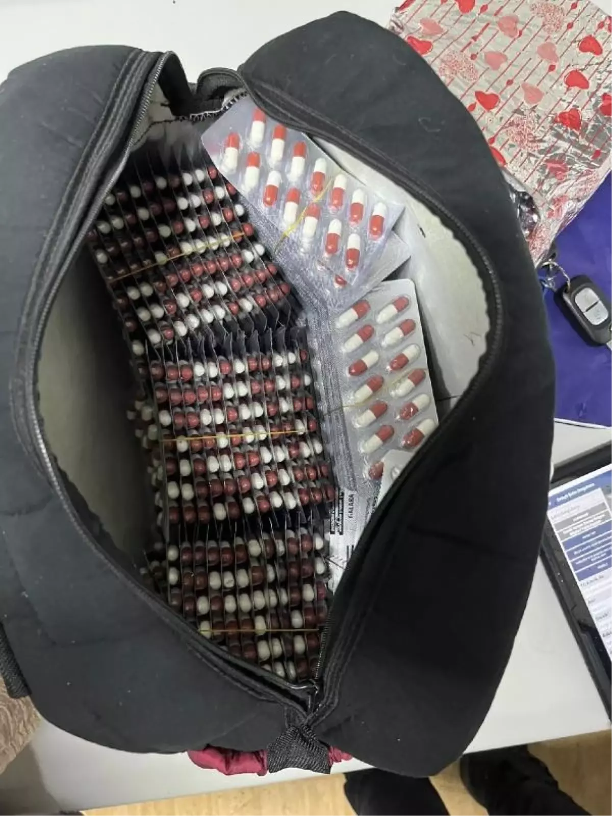 Çorlu'da minibüste 3 bin 570 sentetik hap ele geçirildi