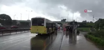 İstanbul Anadolu Yakası'nda Sağanak Yağış Etkili Oldu