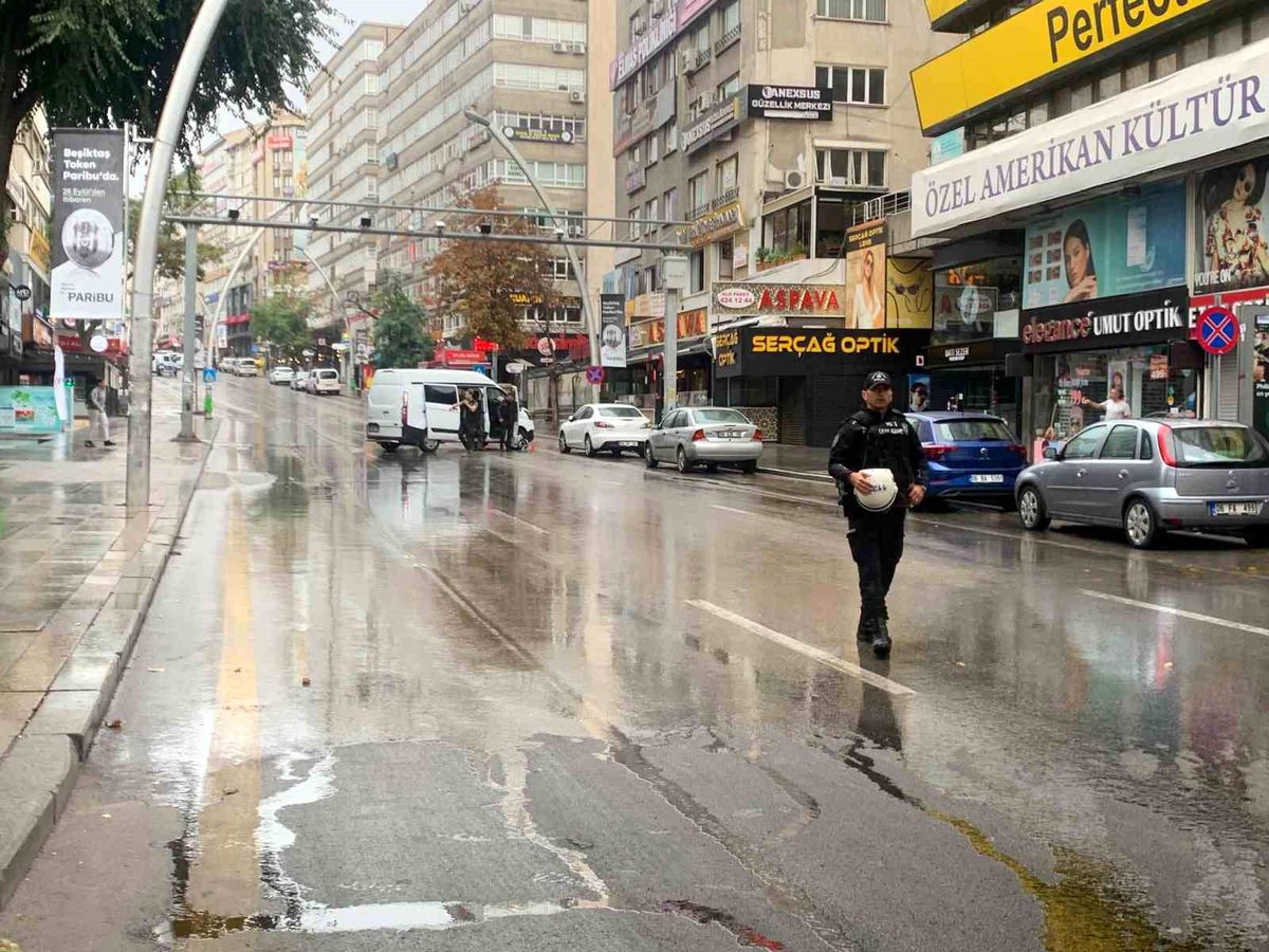 Ankara'da unutulan çanta kontrollü şekilde patlatıldı