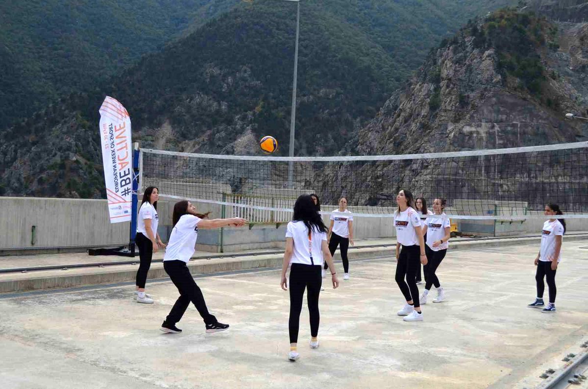 Artvinspor Kadın Voleybol Takımı Deriner Barajı'nda Voleybol Oynadı
