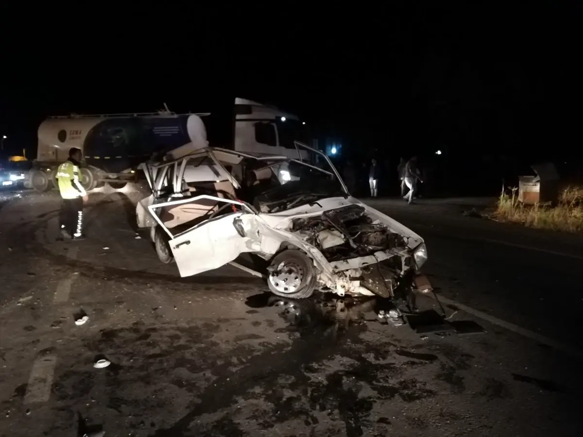 Balıkesir'de Otomobil Çarpışması: 6 Kişi Yaralandı