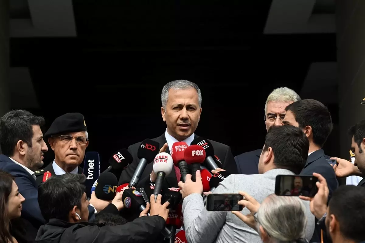 İçişleri Bakanı Yerlikaya: '(Ankara'daki terör saldırısına yayın yasağı) Sosyal medyadan görüntü paylaşanlarla ilgili soruşturma...