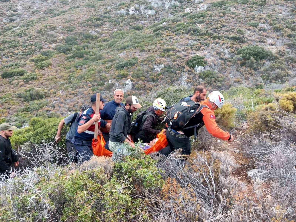 Muğla'da mahsur kalan 15 düzensiz göçmen kurtarıldı