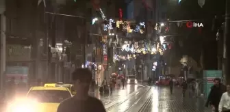 İstanbul Güne Yağmurla Uyandı