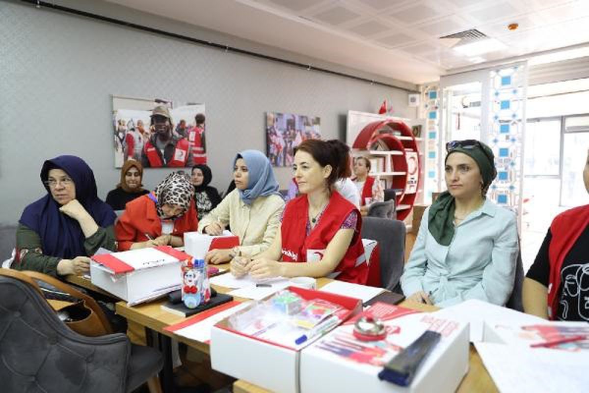 Kızılay, kadınlara yönelik 'Sağlık Elçileri' yetiştirme programı başlattı