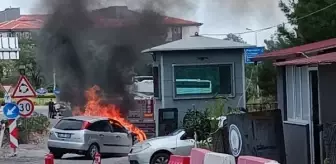 Muğla'da seyir halindeki otomobil alev aldı