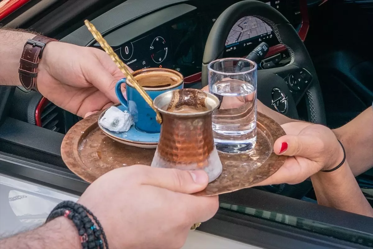 Opel, Mokka ile Uluslararası Kahve Günü'nü kutluyor