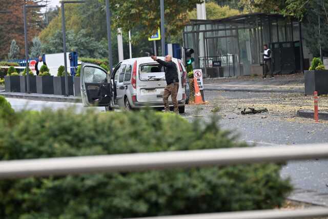 Son Dakika: Ankara'da İçişleri Bakanlığı'na bombalı saldırı girişimi! 2 terörist öldürüldü, 2 polisimiz yaralandı