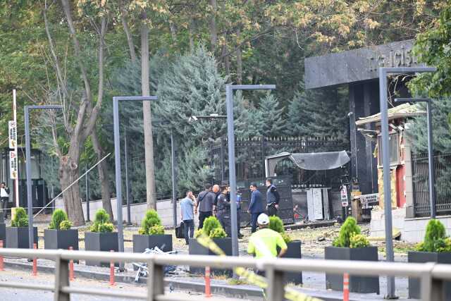 Son Dakika: İçişleri Bakanlığı: Ankara'daki bombalı saldırıyı gerçekleştiren teröristlerden birinin PKK terör örgütü üyesi olduğu belirlendi Son Dakika: İçişleri Bakanlığı: Ankara'daki bombalı saldırıyı gerçekleştiren teröristlerden birinin PKK terör örgütü üyesi olduğu belirlendi