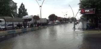 Tunceli'de sağanak sonrası yollar göle döndü, vatandaş tepki gösterdi