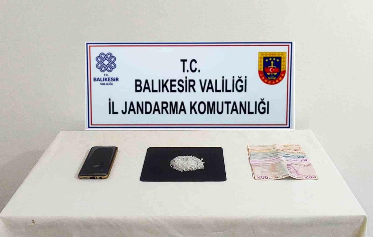 Balıkesir'de Kaçakçılık ve Organize Suç Operasyonu: 25 Gözaltı
