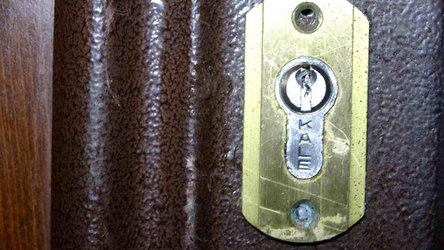Çekmeköy'de Kiracılara Yapışkanlı Kapı Şoku
