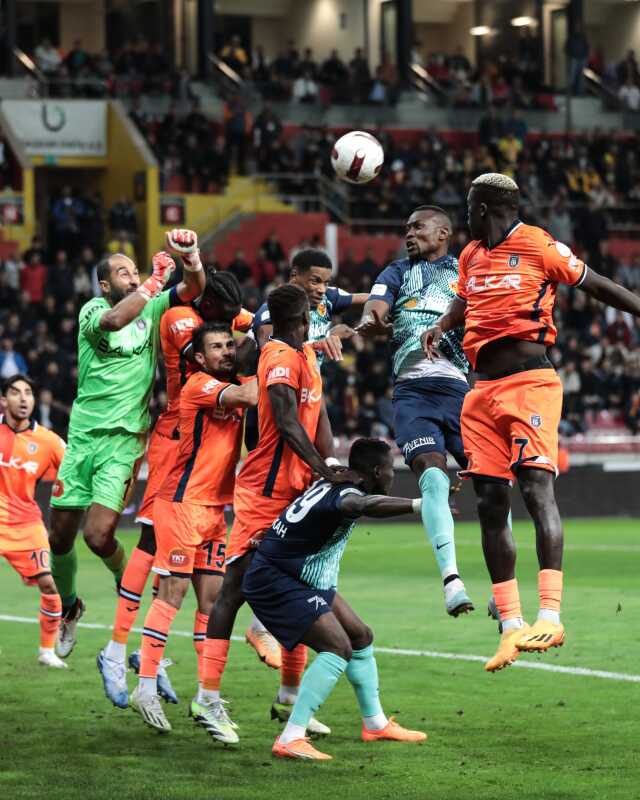 Hafta sessiz kapandı! RAMS Başakşehir, Kayserispor ile puanları bölüştü Hafta sessiz kapandı! RAMS Başakşehir, Kayserispor ile puanları bölüştü