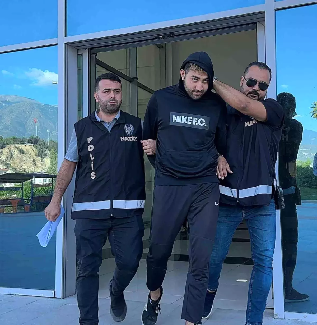 Arsuz'da babasını öldüren genç tutuklandı