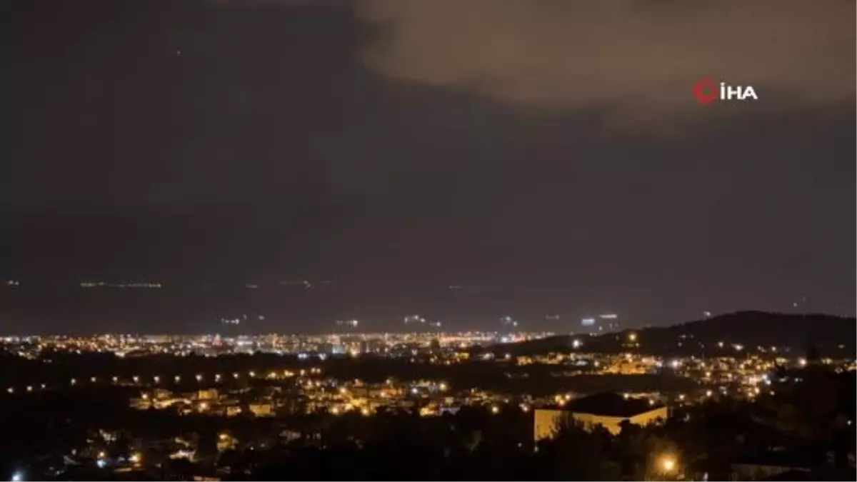 İskenderun Körfezi'ndeki şimşek fırtınası seyirlik görüntüler oluşturdu