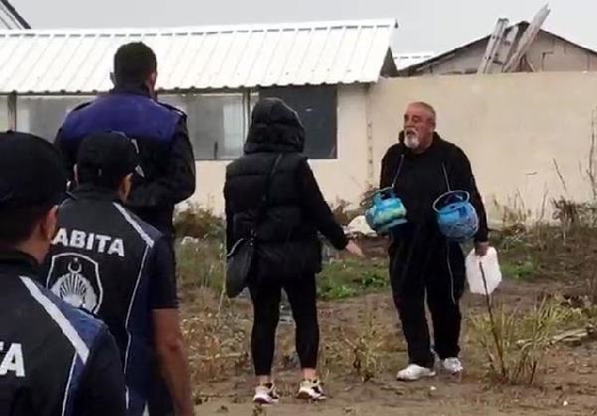 Karasu'da kaçak kafe yıkıldı, sahibi kendini yakmakla tehdit etti