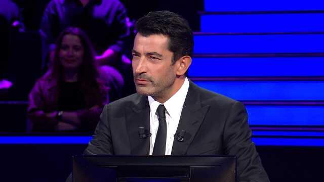 Kim Milyoner Olmak İster'de 1 milyonluk soruyu açtıran kişi, yarışmadan çekildi Kim Milyoner Olmak İster'de 1 milyonluk soruyu açtıran kişi, yarışmadan çekildi