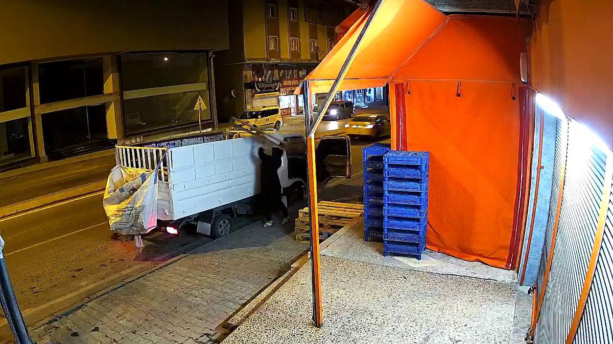 İstanbul'da Palet Hırsızları Marketleri Soyuyor