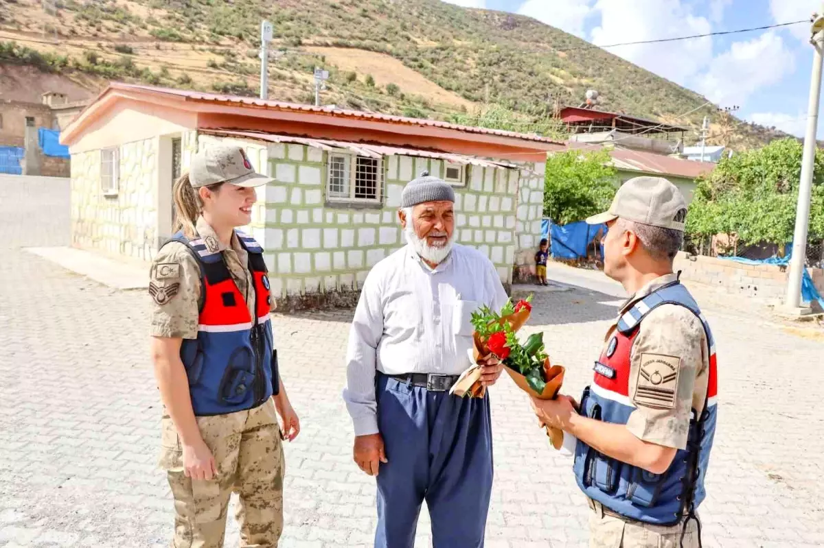 Siirt'te jandarma ekipleri yaşlıları unutmadı