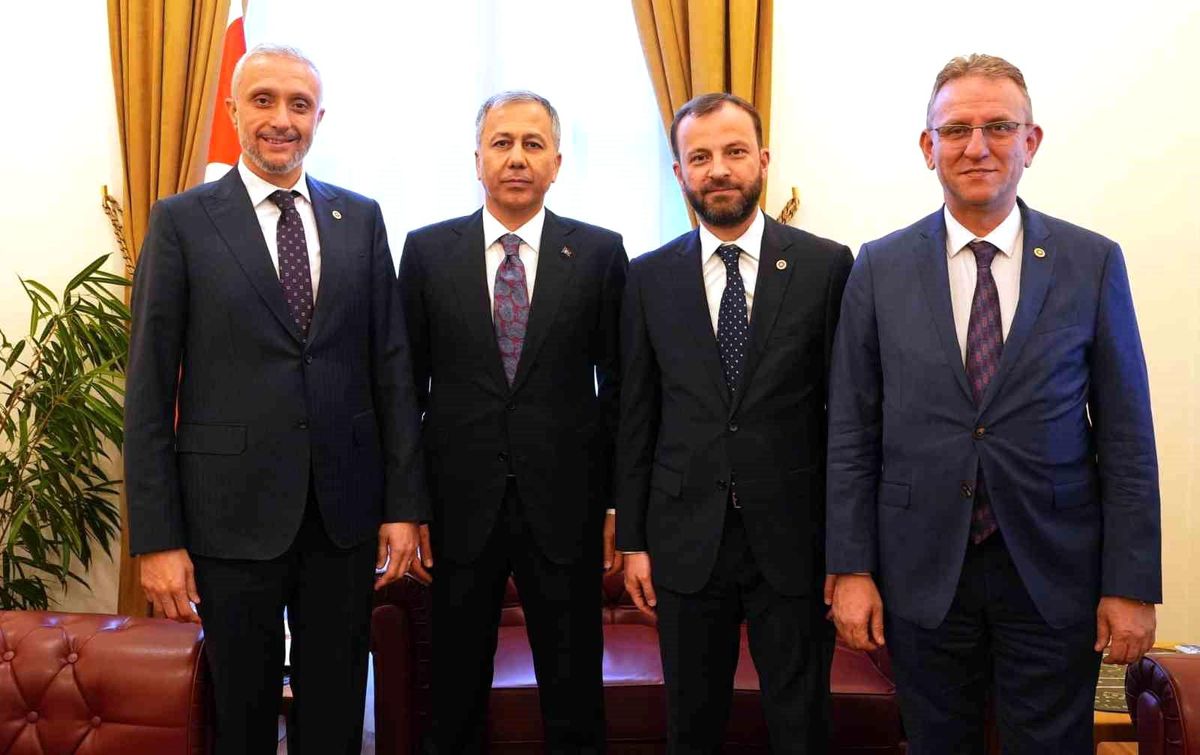 AK Parti Kütahya Milletvekilleri İçişleri Bakanı'na Geçmiş Olsun Ziyaretinde Bulundu