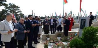 ATO Başkan Vekili Yılmaz, Haydar Aliyev'in mezarını ziyaret ettiATO Başkan Vekili Yılmaz'dan milletvekili Paşayeva'ya: 'Ruhun daima,...