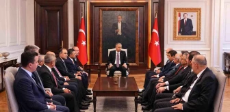 Gençlik ve Spor Bakanı Osman Aşkın Bak, İçişleri Bakanı Ali Yerlikaya'ya 'geçmiş olsun' ziyaretinde bulundu