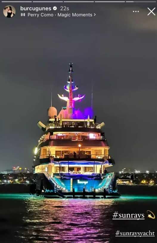 Hintli milyarderin özel davetlisi olan Burcu Güneş, 500 milyon dolarlık teknede şarkı söyledi Hintli milyarderin özel davetlisi olan Burcu Güneş, 500 milyon dolarlık teknede şarkı söyledi