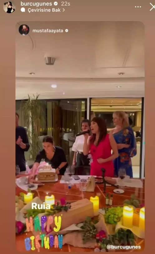 Hintli milyarderin özel davetlisi olan Burcu Güneş, 500 milyon dolarlık teknede şarkı söyledi Hintli milyarderin özel davetlisi olan Burcu Güneş, 500 milyon dolarlık teknede şarkı söyledi