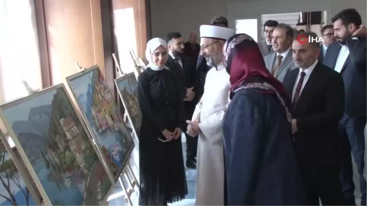 Diyanet İşleri Başkanı Erbaş, deprem bölgesindeki sanatkarların eserlerinden oluşan sergiyi açtı