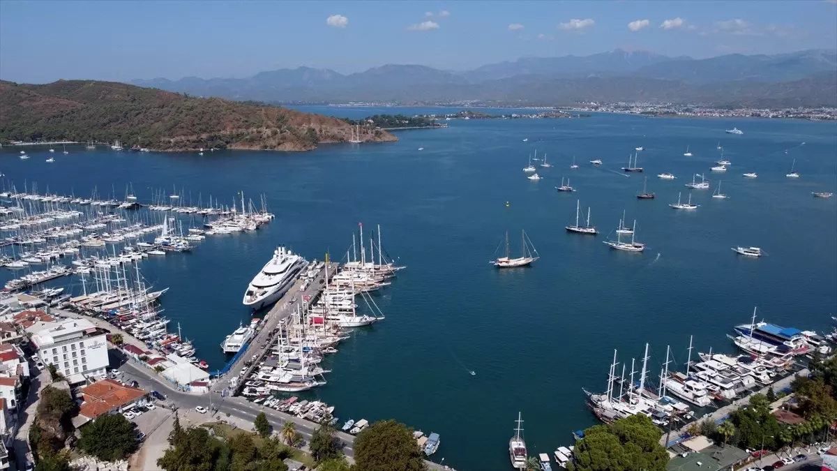 Cayman Adaları bayraklı süper yat Fethiye'de akaryakıt ikmali gerçekleştirdi