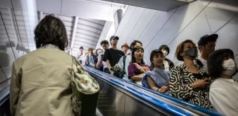 Japonya'nın Nagoya şehrinde yürüyen merdivenlerde yürümek yasaklandı