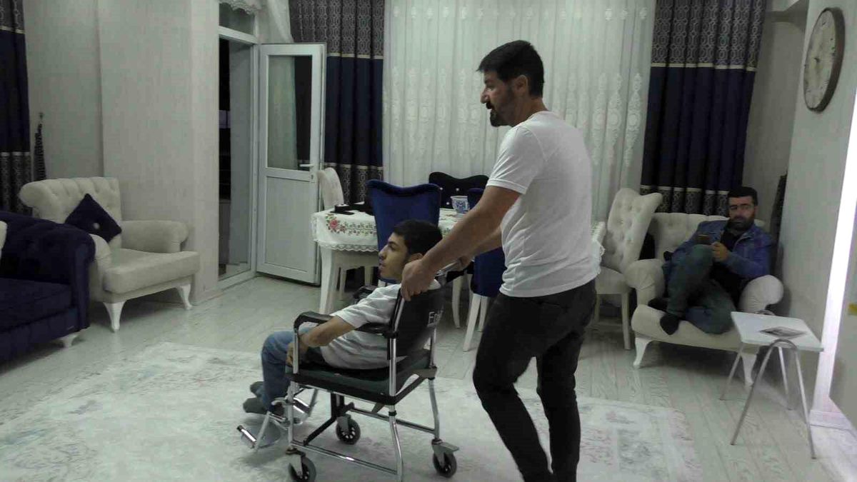 Beyin felci geçiren Azad Özdemir'in ikinci kitabı yayımlandı