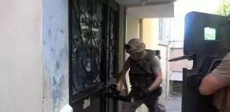 Antalya'da Eş Zamanlı Uyuşturucu Operasyonunda 4 Kilo Esrar ve 1 Kilo 350 Gram Skunk Ele Geçirildi