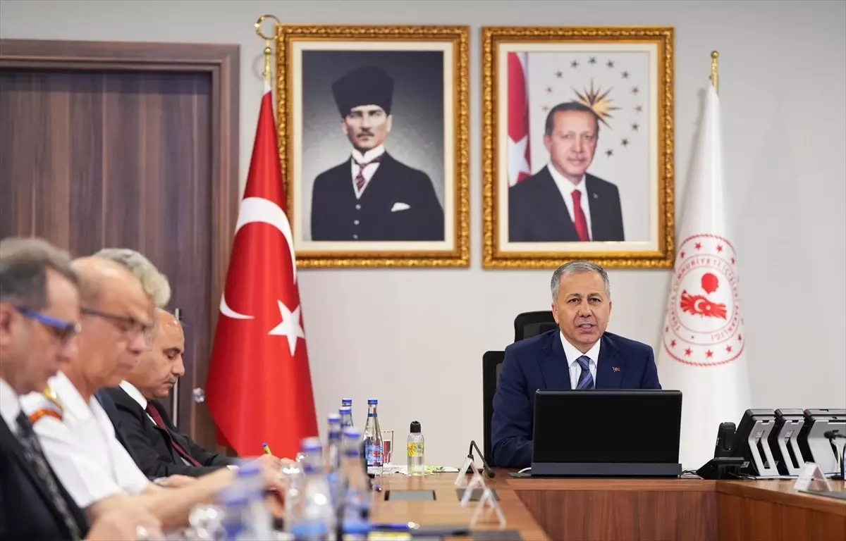 İçişleri Bakanı Ali Yerlikaya başkanlığında terör ve suçlarla mücadele toplantısı yapıldı