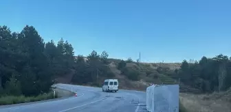 Isparta'da Tırdan Düşen Mermer Blok Nedeniyle Trafikte Aksama Yaşanıyor