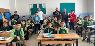 Altınova Belediyespor Kulübü Güreş Takımı İlçedeki Okullarda Sporcu Taraması Yapıyor